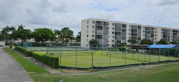 Property Slideshow image 3 of 35 | 9823 s hollybrook lake dr 310, Pembroke Pines, FL, 33025