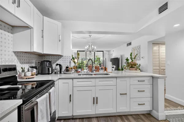 Property Slideshow image 3 of 33 | 8150 w mcnab rd 304, Tamarac, FL, 33321