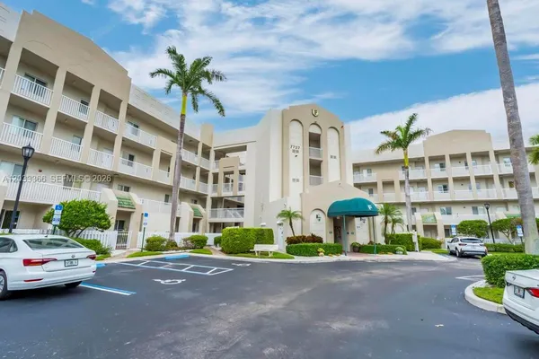 Property Slideshow image 2 of 46 | 7727 southampton ter 202, Tamarac, FL, 33321