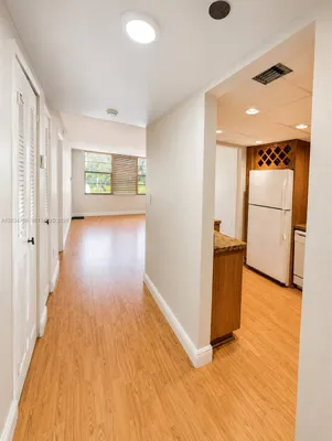 Property Slideshow image 2 of 10 | 900 saint charles pl l6, Pembroke Pines, FL, 33026