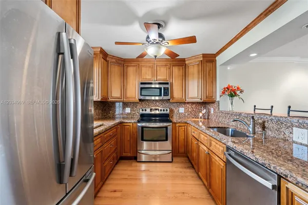 Property Slideshow image 2 of 31 | 325 se 11th ter 308, Dania Beach, FL, 33004
