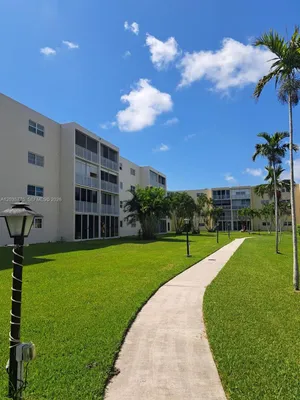 Property Slideshow image 3 of 19 | 1024 se 3rd ave 304, Dania Beach, FL, 33004