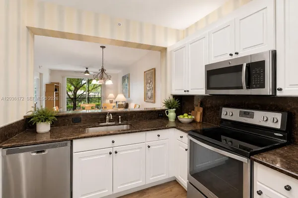 Property Slideshow image 3 of 90 | 7715 yardley dr 212, Tamarac, FL, 33321