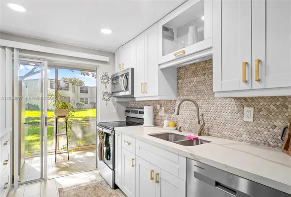 Property Slideshow image 2 of 24 | 19 abbey ln 104, Delray Beach, FL, 33446