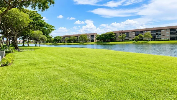 Property Slideshow image 2 of 32 | 901 sw 141st ave 111m, Pembroke Pines, FL, 33027