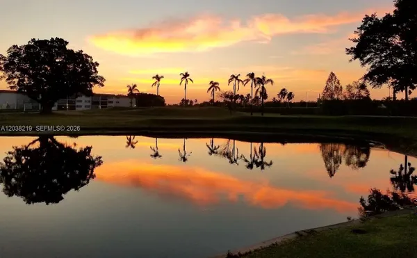 Property Slideshow image 2 of 23 | 800 s hollybrook dr 305, Pembroke Pines, FL, 33025