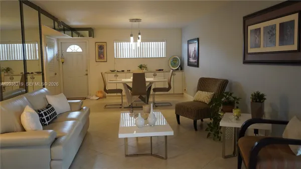 Property Slideshow image 2 of 15 | 800 s hollybrook dr 305, Pembroke Pines, FL, 33025