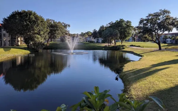 Property Slideshow image 3 of 23 | 800 s hollybrook dr 305, Pembroke Pines, FL, 33025