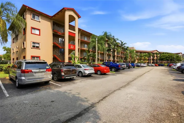 Property Slideshow image 2 of 23 | 850 sw 138th ave 306d, Pembroke Pines, FL, 33027