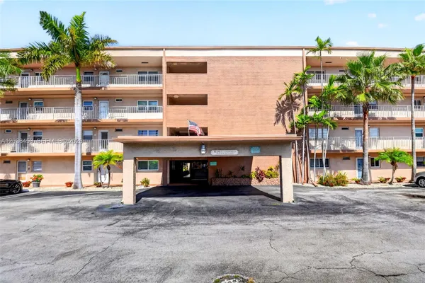 Property Slideshow image 3 of 47 | 2615 ne 1st ct 303, Boynton Beach, FL, 33435