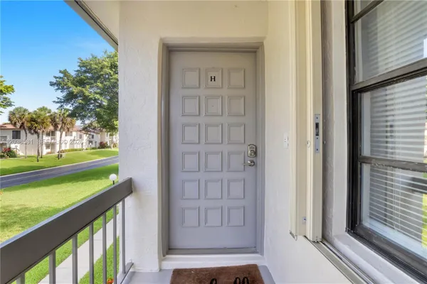 Property Slideshow image 2 of 34 | 21650 juego cir 24h, Boca Raton, FL, 33433