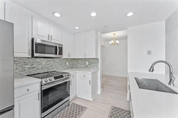 Property Slideshow image 3 of 29 | 7715 yardley dr 303, Tamarac, FL, 33321