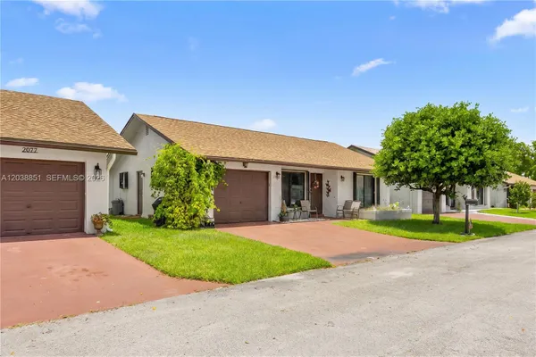 Property Slideshow image 3 of 34 | 2065 sw 17th dr, Deerfield Beach, FL, 33442