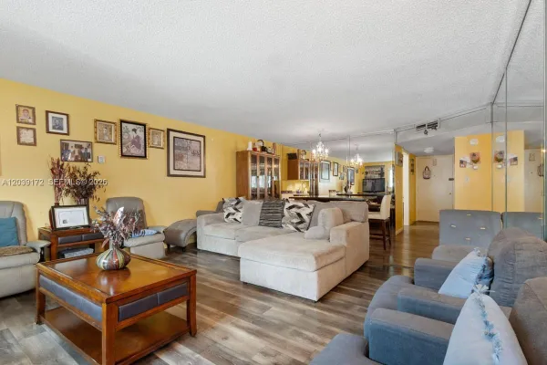 Property Slideshow image 2 of 14 | 2271 nw 48th ter 112, Lauderhill, FL, 33313