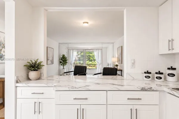 Property Slideshow image 3 of 10 | 7605 nw 5th pl 103, Margate, FL, 33063