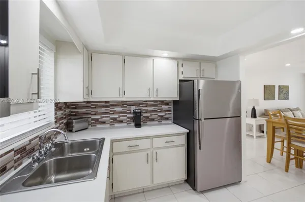 Property Slideshow image 2 of 22 | 2894 crosley dr d, West Palm Beach, FL, 33415