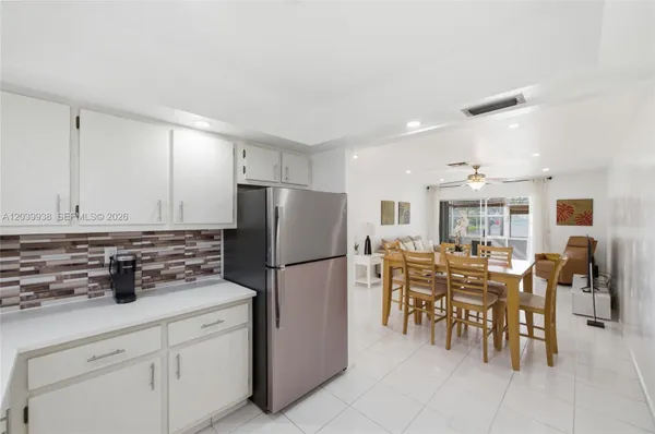 Property Slideshow image 3 of 22 | 2894 crosley dr d, West Palm Beach, FL, 33415