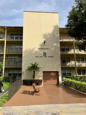 Property Slideshow image 2 of 23 | 850 sw 133 ter 411b, Pembroke Pines, FL, 33027