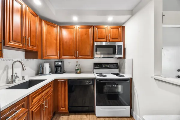 Property Slideshow image 3 of 45 | 9999 n belfort cir 101, Tamarac, FL, 33321