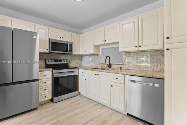 Property Slideshow image 2 of 29 | 414 se 10th st 108, Dania Beach, FL, 33004