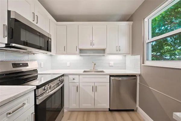 Property Slideshow image 2 of 31 | 4001 ashby c 4001, Deerfield Beach, FL, 33442