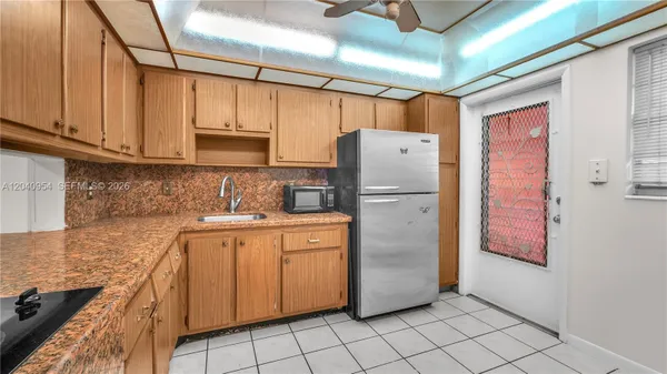 Property Slideshow image 3 of 18 | 251 ne 187th st 830, Miami, FL, 33179