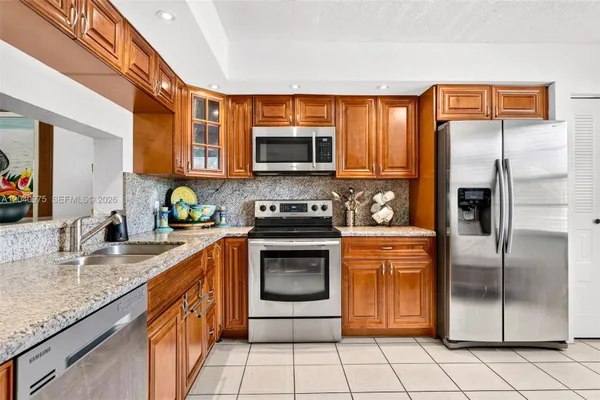 Property Slideshow image 3 of 43 | 300 sw 130th ter 206b, Pembroke Pines, FL, 33027