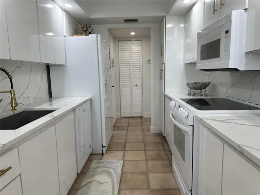 Property Slideshow image 3 of 23 | 1200 saint charles pl 618, Pembroke Pines, FL, 33026