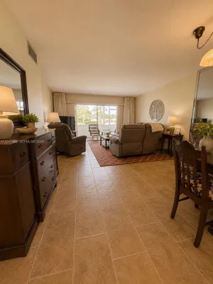 Property Slideshow image 3 of 27 | 20 abbey ln 101, Delray Beach, FL, 33446