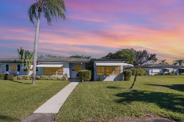 Property Slideshow image 2 of 35 | 560 high point dr d, Delray Beach, FL, 33445