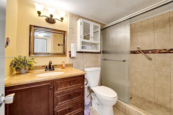 Property Slideshow image 2 of 65 | 1000 colony point cir 422, Pembroke Pines, FL, 33026
