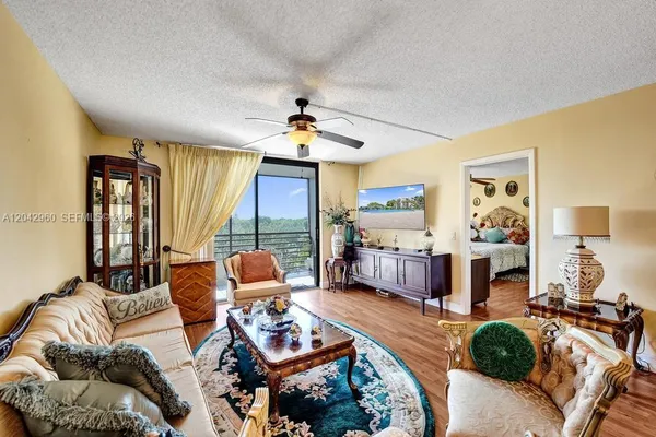 Property Slideshow image 2 of 65 | 1000 colony point cir 422, Pembroke Pines, FL, 33026