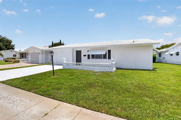 Property Slideshow image 3 of 70 | 1502 sw 17th ave, Boynton Beach, FL, 33426
