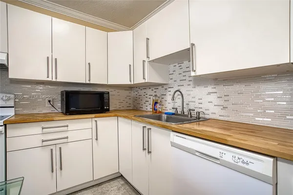 Property Slideshow image 2 of 47 | 173 ellesmere c 173 173, Deerfield Beach, FL, 33442