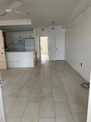 Property Slideshow image 2 of 16 | 285 ne 191st st 2907, Miami, FL, 33179