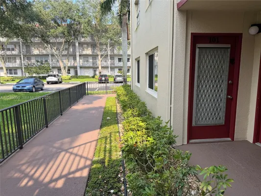Property Slideshow image 2 of 19 | 100 sw 132nd way 101k, Pembroke Pines, FL, 33027