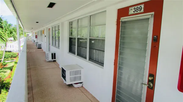 Property Slideshow image 2 of 25 | 389 tilford r 389 389, Deerfield Beach, FL, 33442
