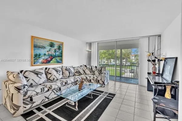 Property Slideshow image 2 of 27 | 671 s hollybrook dr 209, Pembroke Pines, FL, 33025