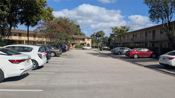 Property Slideshow image 3 of 38 | 481 nw 76th ave 207, Margate, FL, 33063