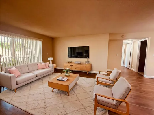 Property Slideshow image 3 of 7 | 7630 westwood dr 305, Tamarac, FL, 33321