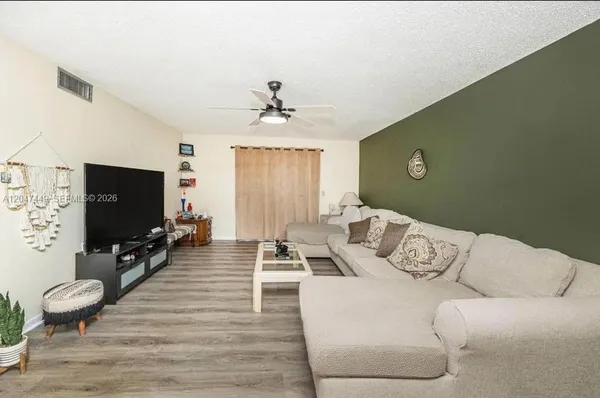 Property Slideshow image 2 of 17 | 2615 ne 3rd ct 4030, Boynton Beach, FL, 33435