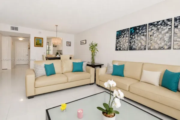 Property Slideshow image 2 of 14 | 1251 sw 125th ave 402t, Pembroke Pines, FL, 33027