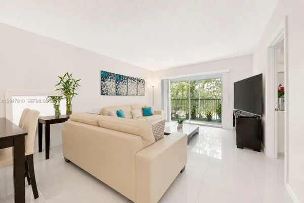 Property Slideshow image 3 of 14 | 1251 sw 125th ave 402t, Pembroke Pines, FL, 33027