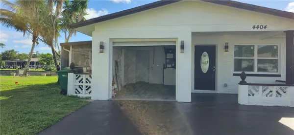 Property Slideshow image 3 of 23 | 4404 nw 46th way, Tamarac, FL, 33319