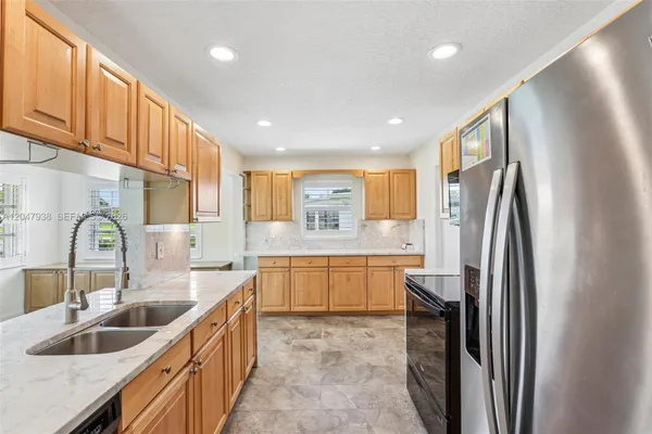 Property Slideshow image 2 of 36 | 8855 nw 10th pl, Plantation, FL, 33322