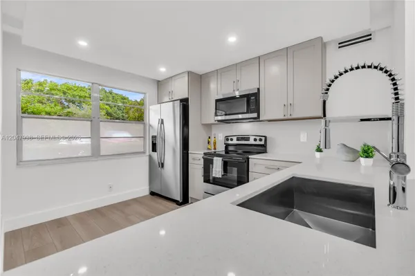 Property Slideshow image 3 of 45 | 2305 lucaya ln h1, Coconut Creek, FL, 33066