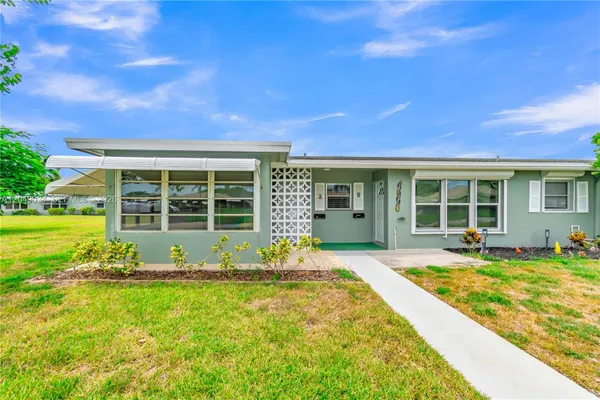 Property Slideshow image 3 of 42 | 775 n dr a, Delray Beach, FL, 33445