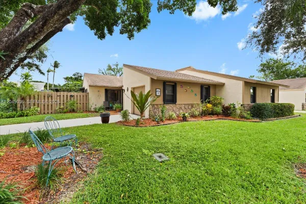 Property Slideshow image 2 of 21 | 901 nw 26th ave, Delray Beach, FL, 33445