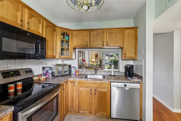 Property Slideshow image 2 of 22 | 7094 golf colony ct 104, Lake Worth, FL, 33467
