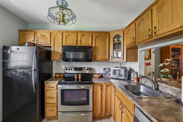 Property Slideshow image 3 of 22 | 7094 golf colony ct 104, Lake Worth, FL, 33467